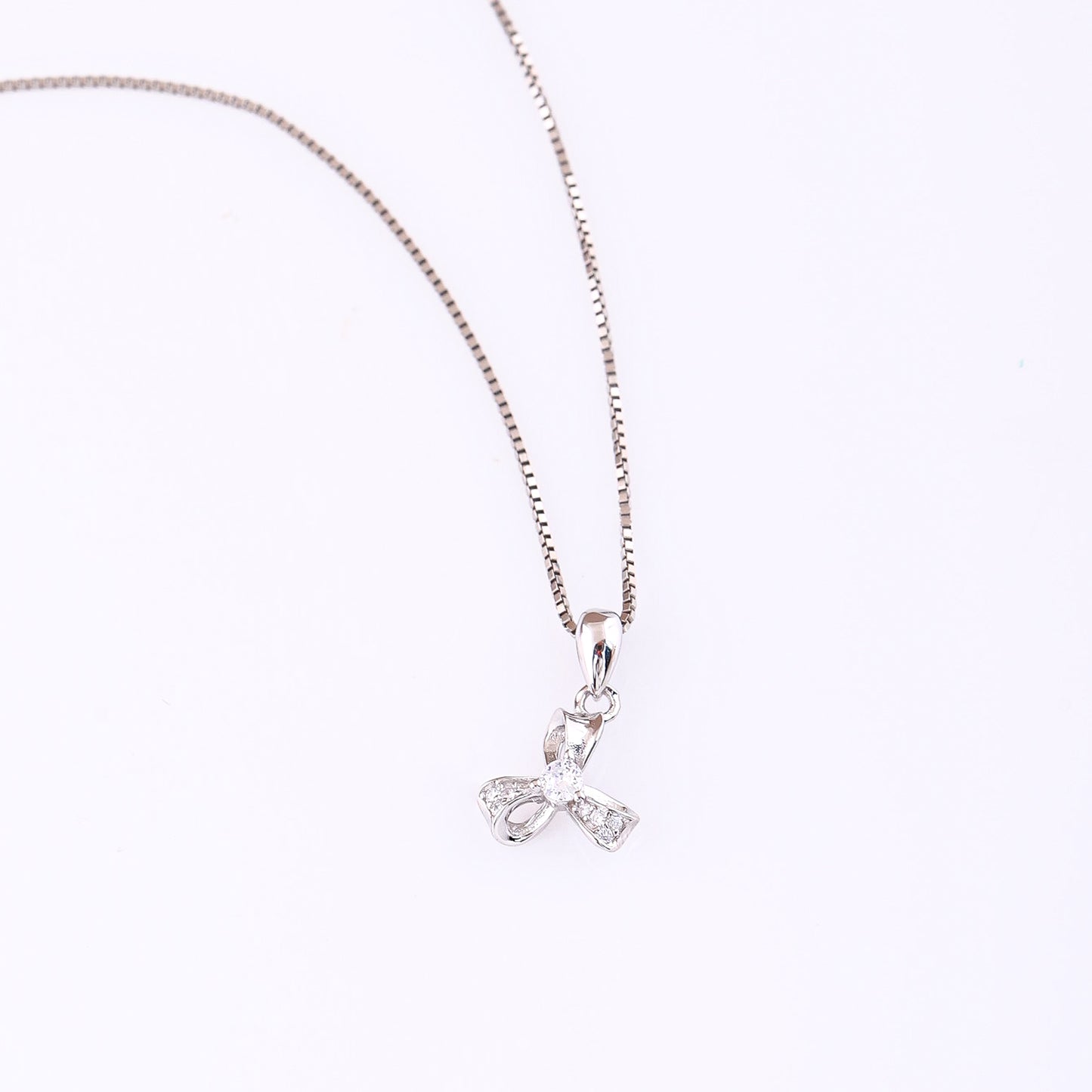 Leaflet Bow Necklace