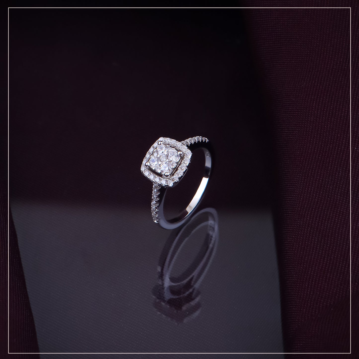 Bague carrée brillante