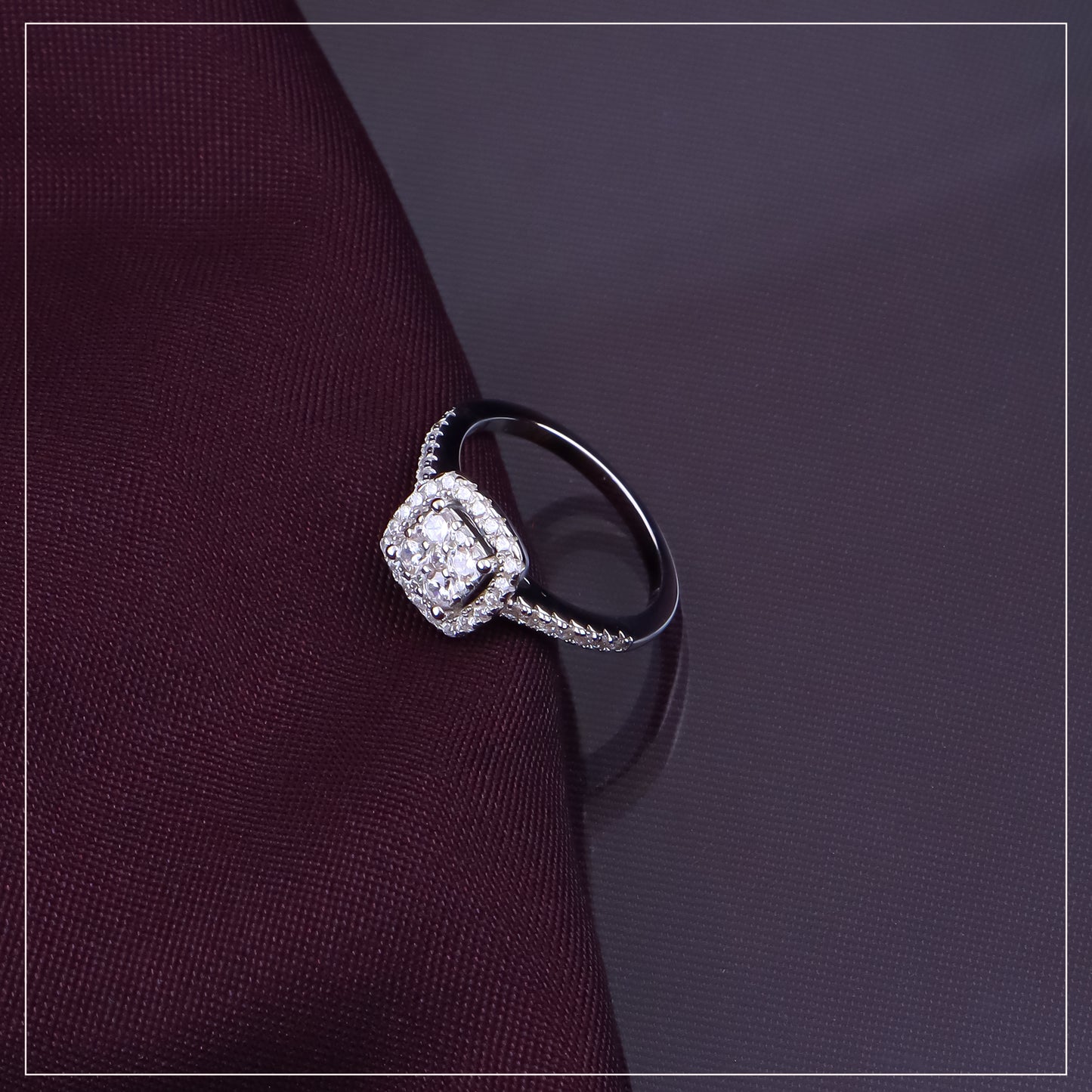 Bague carrée brillante
