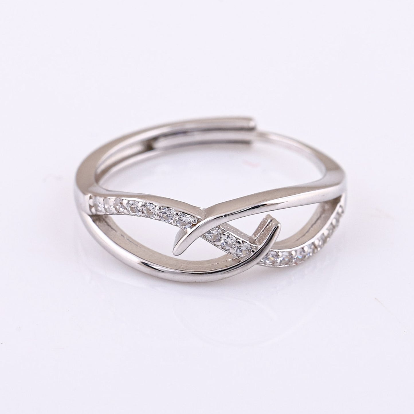 Fluid Interlace Ring