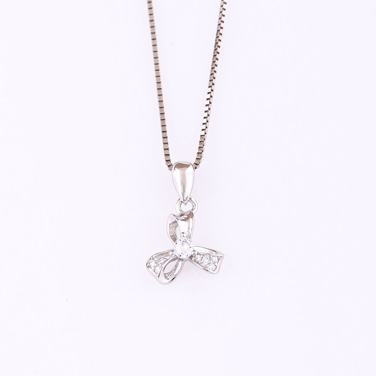 Leaflet Bow Necklace